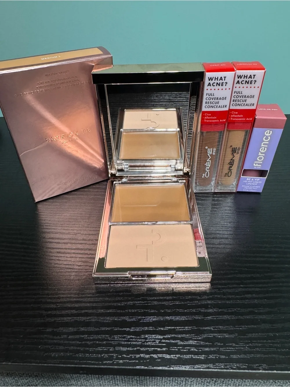 1 Patrick Ta Powder Foundation, 2 Crème shop concealers, 1 Florence Bundle